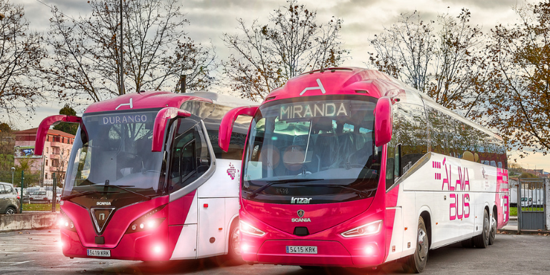 Dos autobuses de La Unión con bucle inductivo